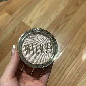 Milani highlighter in shade 01 Afterglow